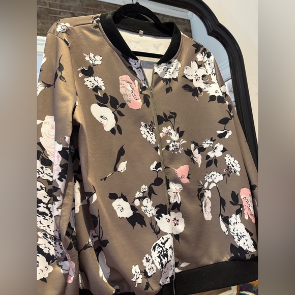 Floral Bomber Jacket (XL) - Picture 5 of 6